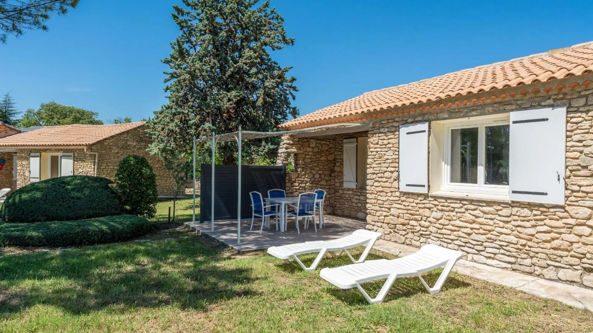 Pretty Provencal House Villa La Roque-sur-Pernes 0*,  France